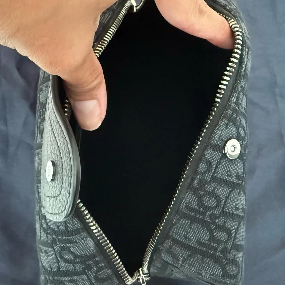 DIOR TOILETRY BAG - Picture 7 of 8